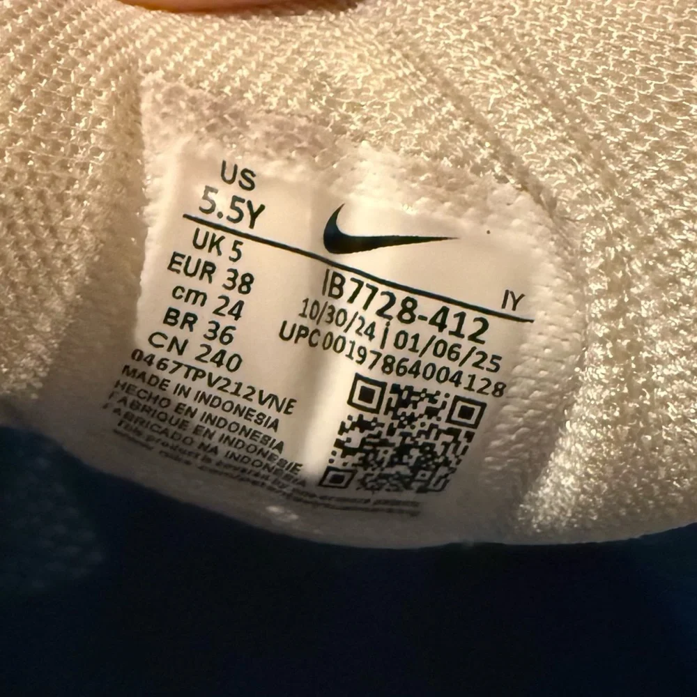 Nike Vomero 5 Sz 5.5 - Picture 9 of 14